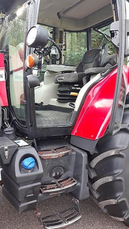 Traktor of the type Massey Ferguson 5713 SL, Gebrauchtmaschine in Itterbeck (Picture 12)