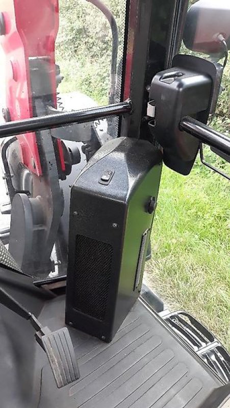 Traktor des Typs Massey Ferguson 5713 SL, Gebrauchtmaschine in Itterbeck (Bild 21)