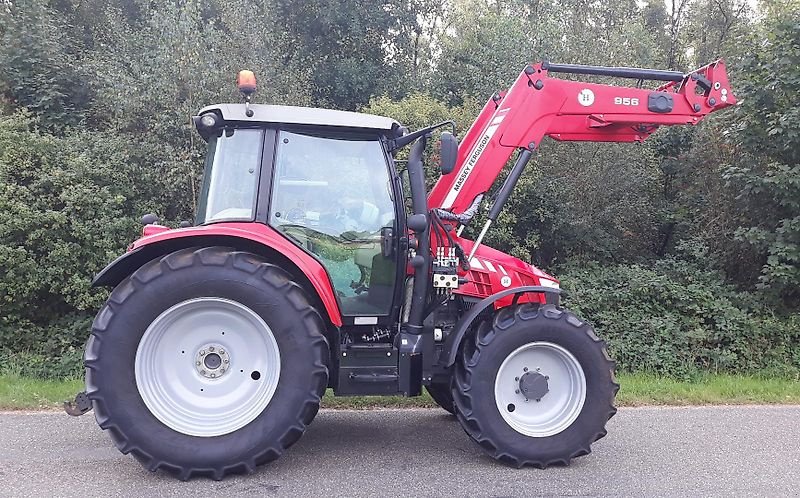 Traktor van het type Massey Ferguson 5713 SL, Gebrauchtmaschine in Itterbeck (Foto 7)