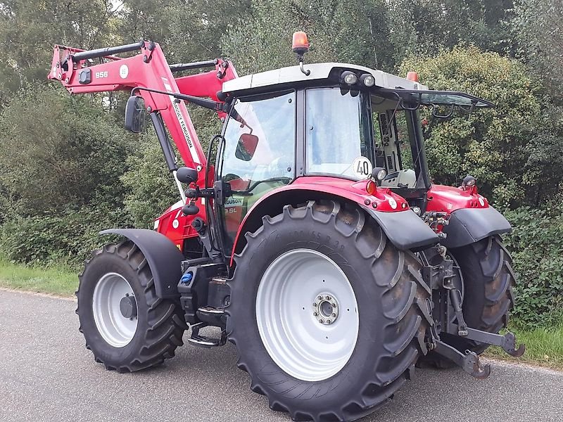 Traktor des Typs Massey Ferguson 5713 SL, Gebrauchtmaschine in Itterbeck (Bild 3)