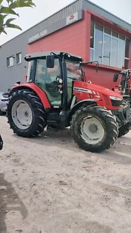 Traktor от тип Massey Ferguson 5713 SL, Gebrauchtmaschine в Marlenheim (Снимка 1)