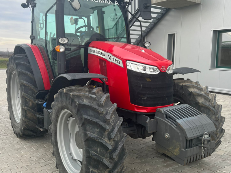 Traktor del tipo Massey Ferguson 5713M Cab ES, Gebrauchtmaschine en Orţişoara (Imagen 1)