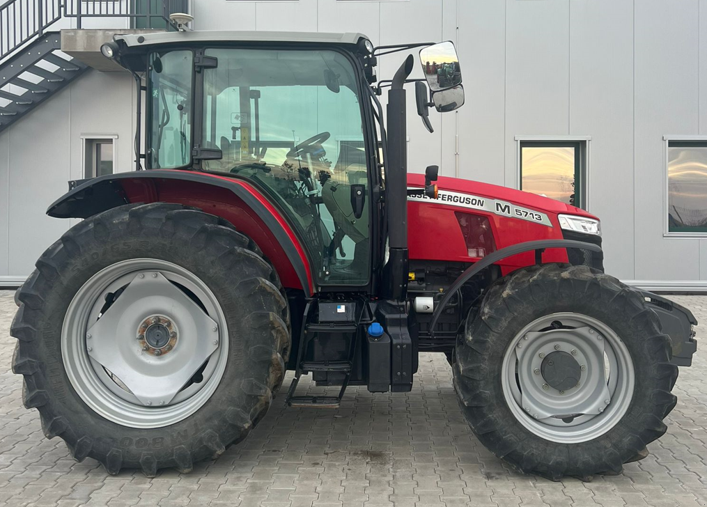 Traktor Türe ait Massey Ferguson 5713M Cab ES, Gebrauchtmaschine içinde Orţişoara (resim 3)