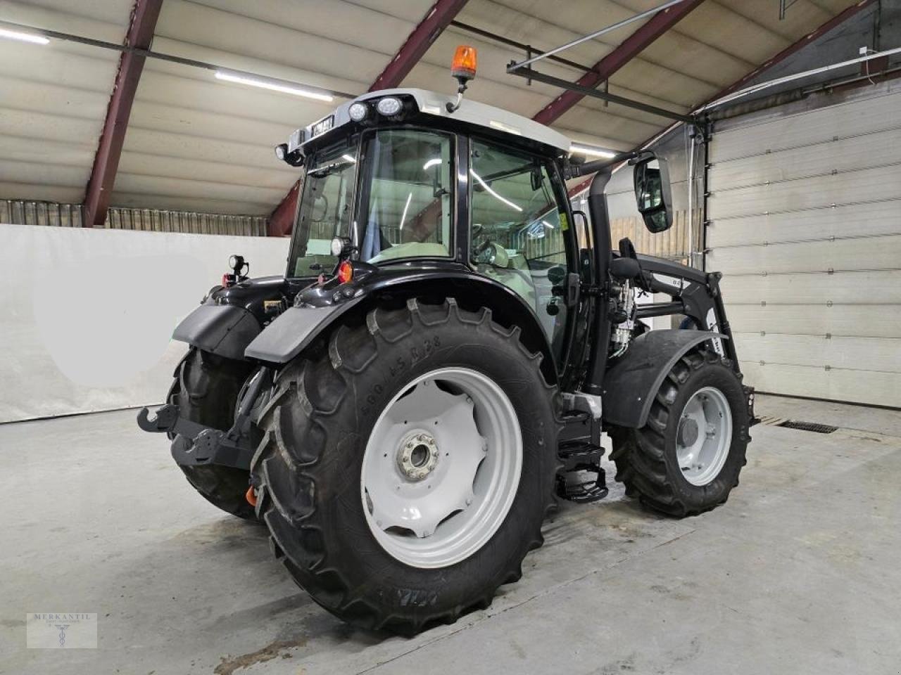 Traktor des Typs Massey Ferguson 5713S Dyna 4, Gebrauchtmaschine in Pragsdorf (Bild 3)