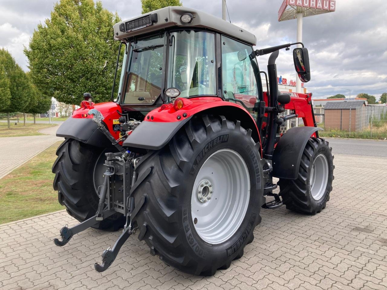 Traktor of the type Massey Ferguson 5713S Dyna6, Gebrauchtmaschine in Stuhr (Picture 5)