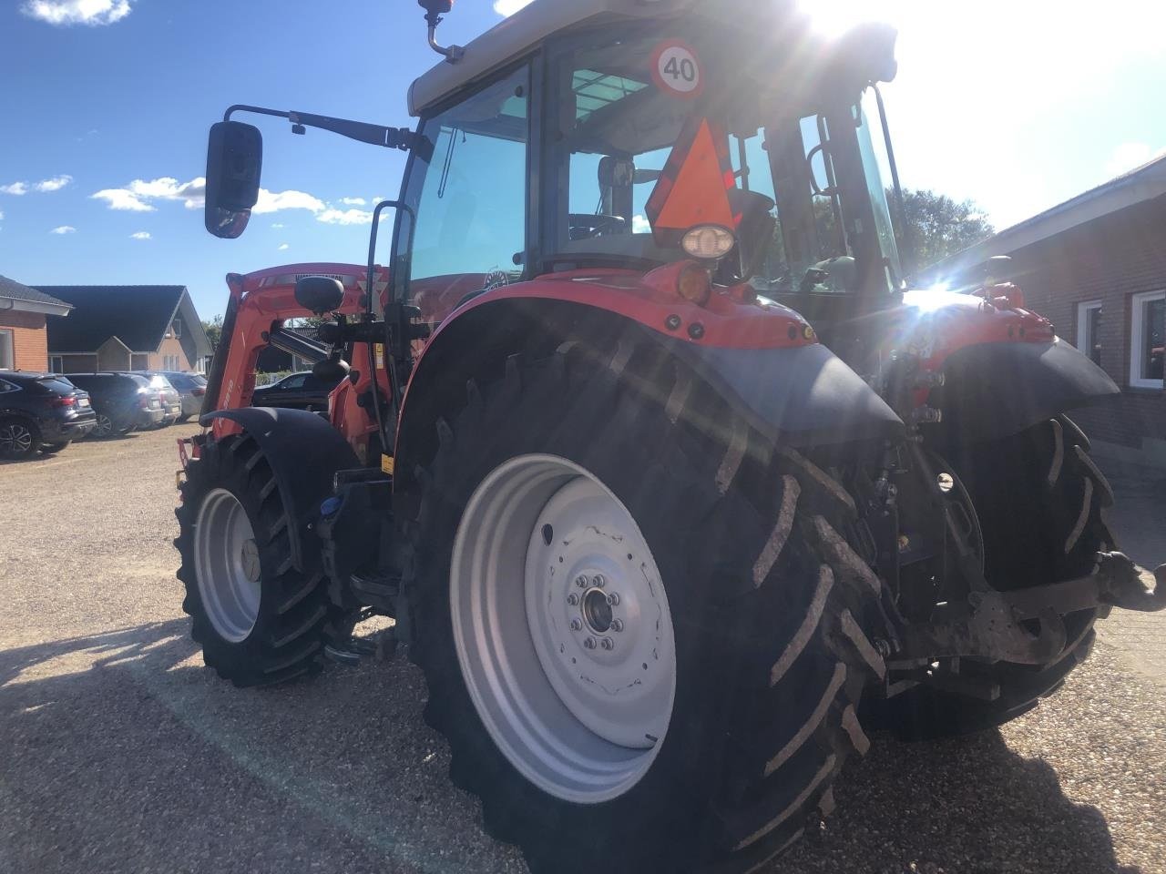 Traktor of the type Massey Ferguson 5713S, Gebrauchtmaschine in Videbæk (Picture 3)