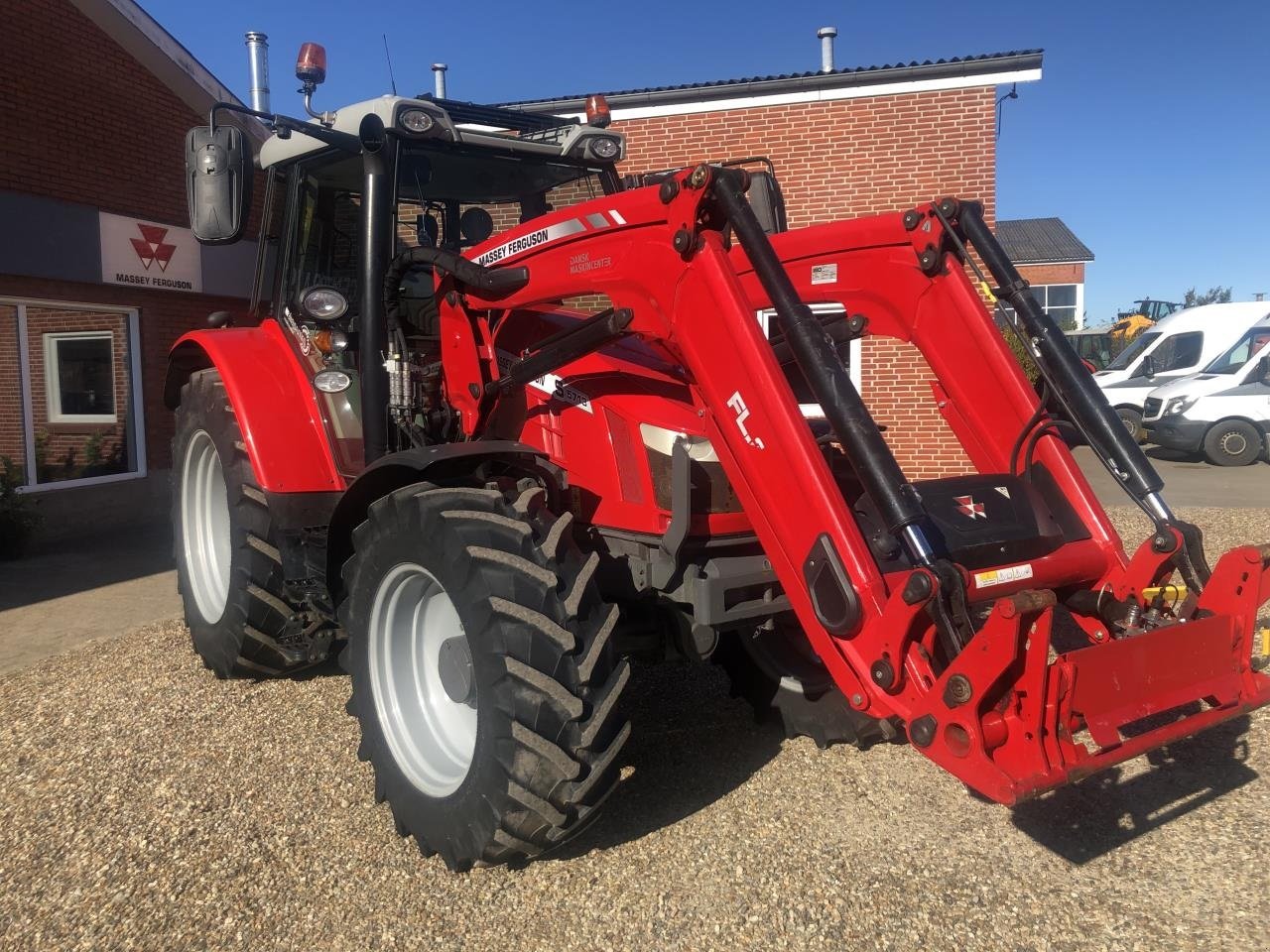 Traktor za tip Massey Ferguson 5713S, Gebrauchtmaschine u Videbæk (Slika 1)