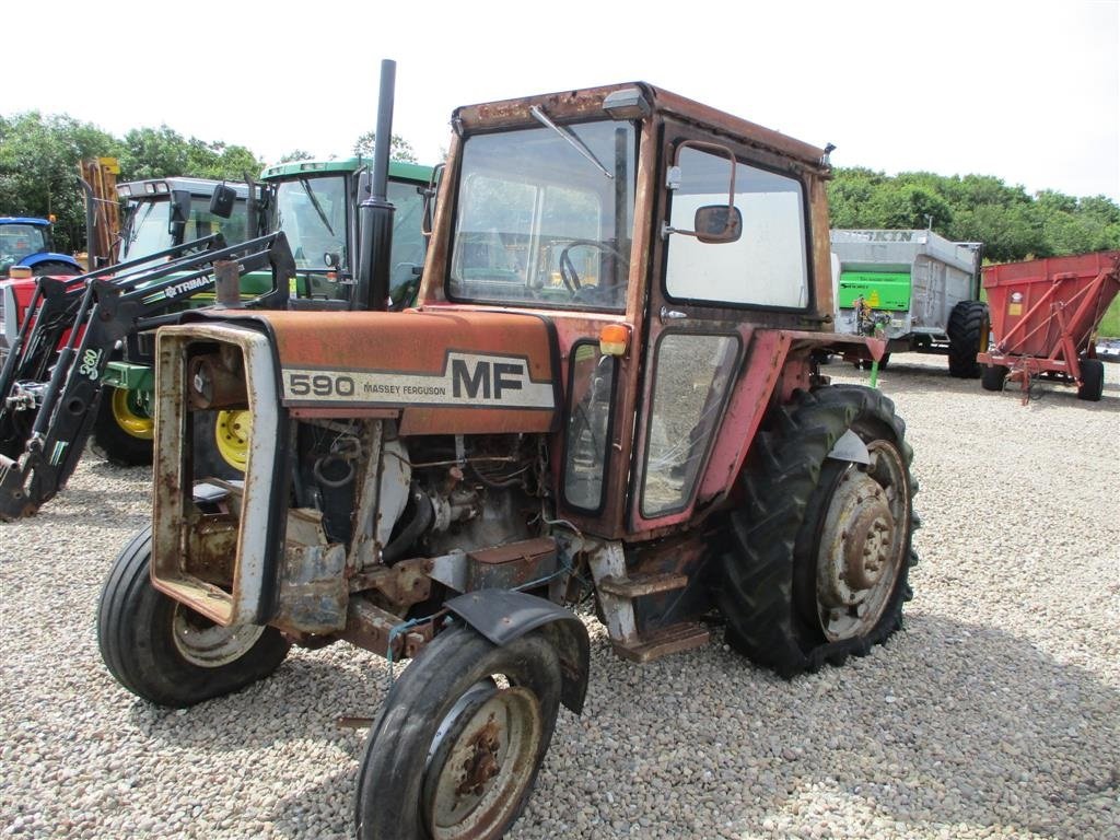 Traktor of the type Massey Ferguson 590 Motor sidder fast, Gebrauchtmaschine in Lintrup (Picture 1)