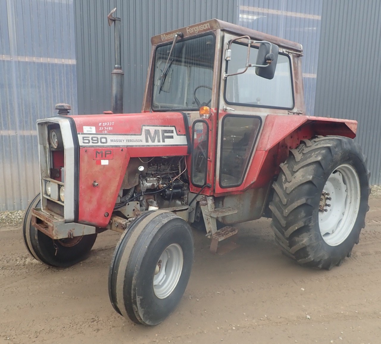 Traktor типа Massey Ferguson 590, Gebrauchtmaschine в Viborg (Фотография 1)