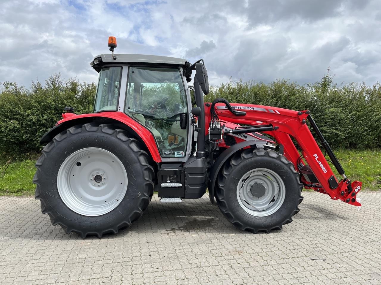 Traktor типа Massey Ferguson 5S 125 D6 EFFICIENT, Gebrauchtmaschine в Toftlund (Фотография 2)