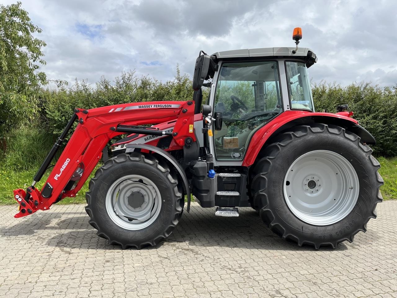 Traktor типа Massey Ferguson 5S 125 D6 EFFICIENT, Gebrauchtmaschine в Toftlund (Фотография 1)