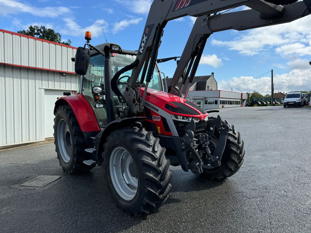 Traktor Türe ait Massey Ferguson 5S 125 EFFICIENT (DESTOCKAGE), Gebrauchtmaschine içinde GUERET (resim 1)