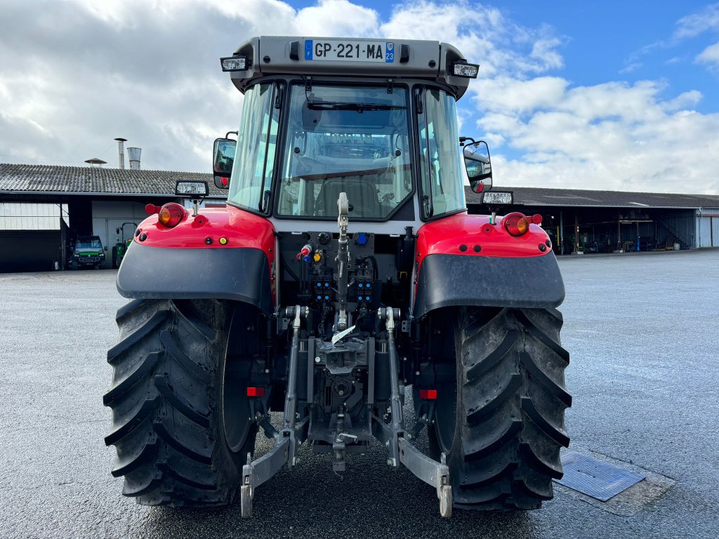 Traktor of the type Massey Ferguson 5S 125 EFFICIENT (DESTOCKAGE), Gebrauchtmaschine in GUERET (Picture 5)