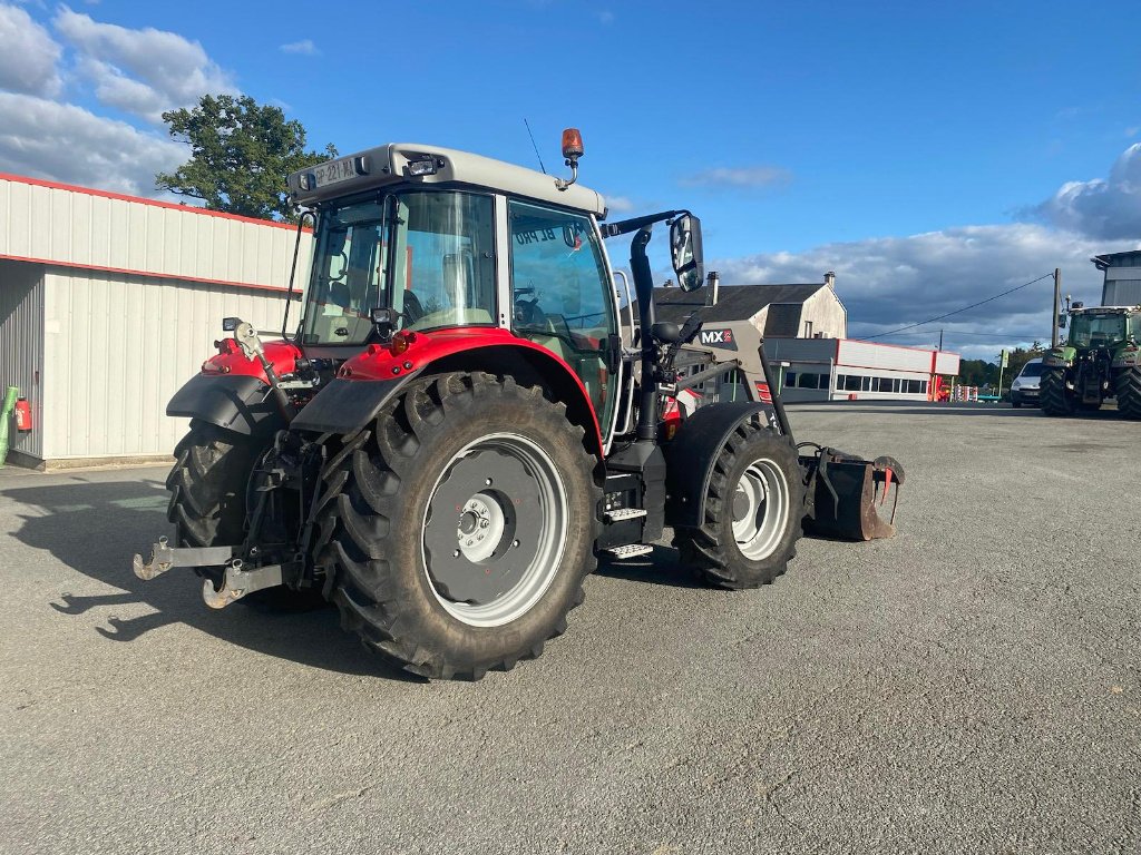 Traktor des Typs Massey Ferguson 5S 125 EFFICIENT, Gebrauchtmaschine in GUERET (Bild 4)