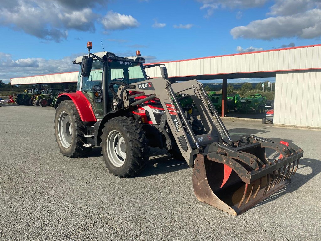 Traktor des Typs Massey Ferguson 5S 125 EFFICIENT, Gebrauchtmaschine in GUERET (Bild 1)