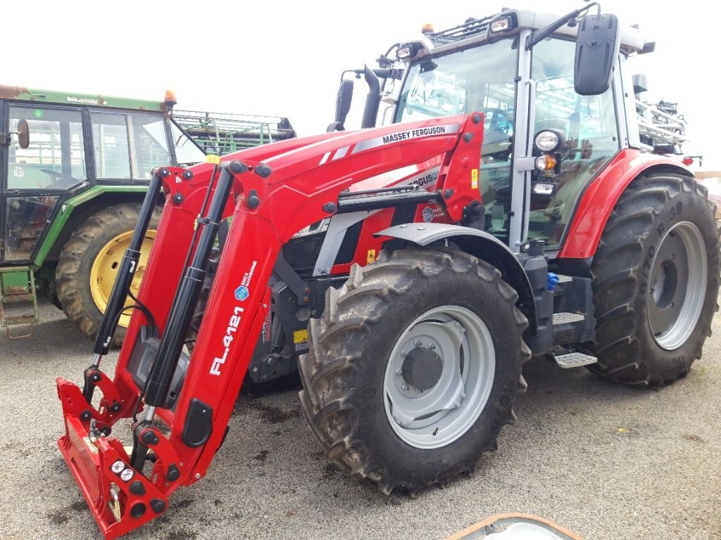 Traktor of the type Massey Ferguson 5S 145 D 6 EFFICIENT, Gebrauchtmaschine in BRAS SUR MEUSE (Picture 1)