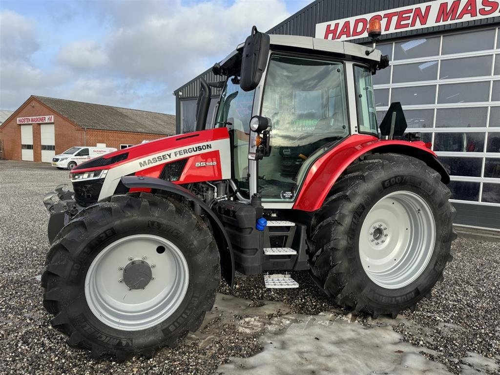 Traktor of the type Massey Ferguson 5S-145 Dyna 6 Efficient, Gebrauchtmaschine in Hadsten (Picture 1)