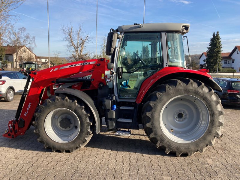 Traktor des Typs Massey Ferguson 5S.115 Dyna-4 Efficient, Gebrauchtmaschine in Trendelburg (Bild 1)