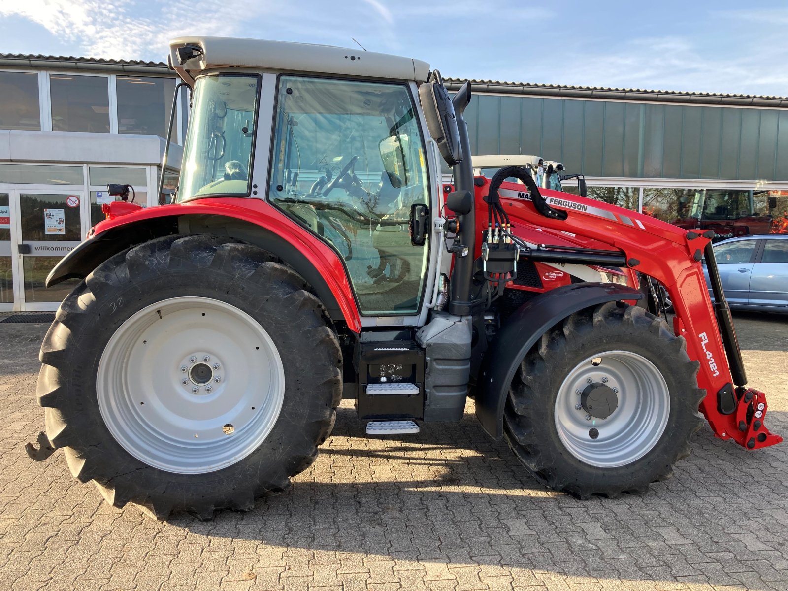 Traktor typu Massey Ferguson 5S.115 Dyna-4 Efficient, Gebrauchtmaschine w Trendelburg (Zdjęcie 3)