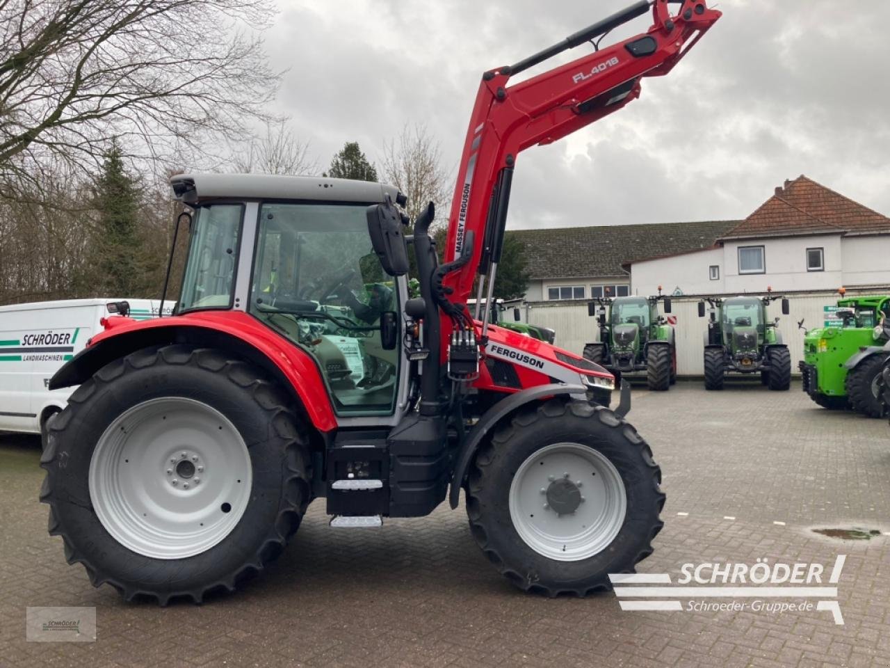 Traktor of the type Massey Ferguson 5S.115 DYNA-6 EFFICIENT, Neumaschine in Westerstede (Picture 2)