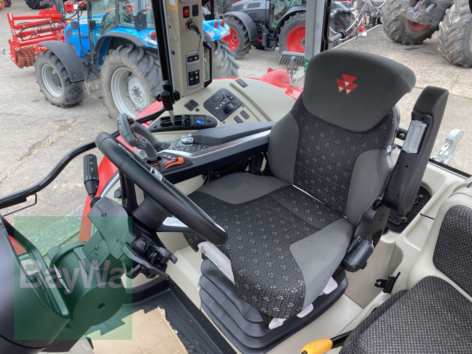 Traktor typu Massey Ferguson 5S.115 Dyna 6, Gebrauchtmaschine w Dinkelsbühl (Zdjęcie 12)