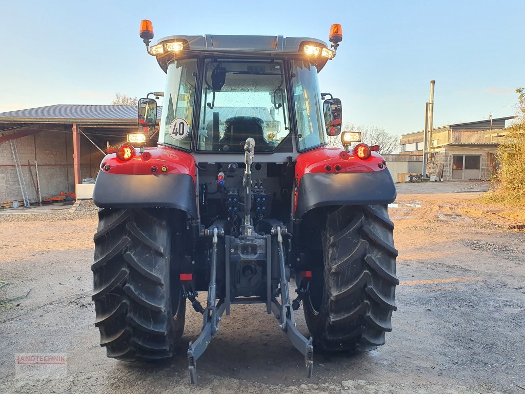 Traktor του τύπου Massey Ferguson 5S.115 Dyna-6, Neumaschine σε Kirkel-Altstadt (Φωτογραφία 11)