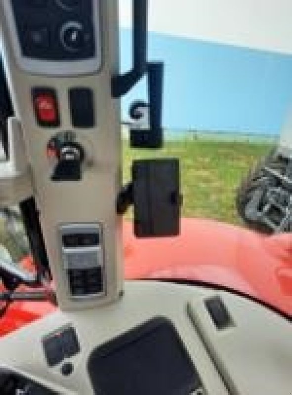 Traktor типа Massey Ferguson 5S.125 Dyna-6 30 th EDITION 30 år`s Jubilæumspakke med læsser, Gebrauchtmaschine в Støvring (Фотография 3)