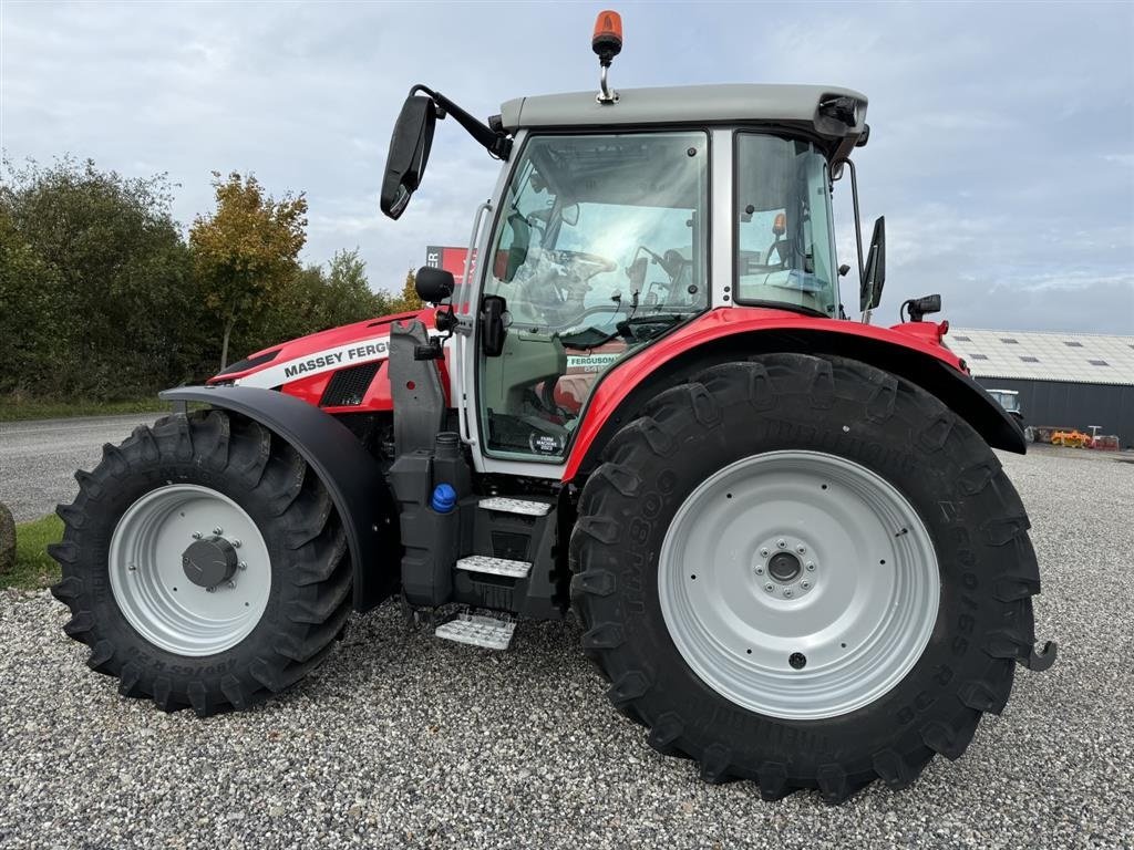 Traktor des Typs Massey Ferguson 5S.125 Dyna-6 Efficient M/FL4121 læsser, Gebrauchtmaschine in Hadsten (Bild 2)