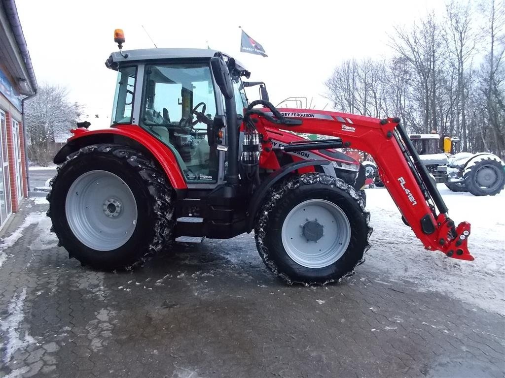 Traktor of the type Massey Ferguson 5S.125 Dyna-6 Efficient M/FL4121 læsser, Gebrauchtmaschine in Roslev (Picture 6)