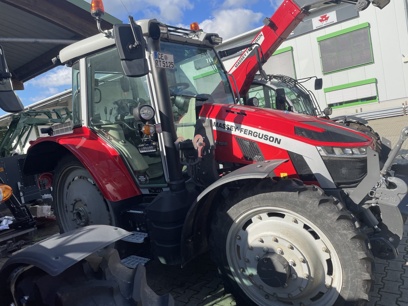 Traktor a típus Massey Ferguson 5S.125 Dyna-6 EFFICIENT, Gebrauchtmaschine ekkor: Voitze (Kép 1)