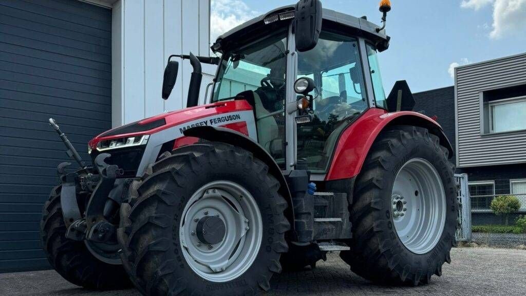 Traktor des Typs Massey Ferguson 5S.125, Gebrauchtmaschine in Geldermalsen (Bild 1)