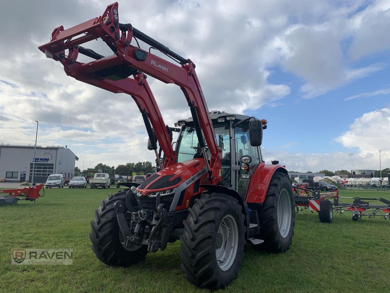 Traktor of the type Massey Ferguson 5S.135 D6 EXCLUSIV, Gebrauchtmaschine in Sulingen (Picture 2)