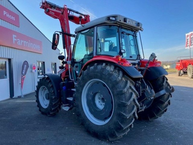 Traktor des Typs Massey Ferguson 5S135 DYNA 6 EFFICIENT, Gebrauchtmaschine in POUSSAY (Bild 4)