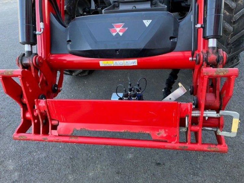 Traktor des Typs Massey Ferguson 5S135 DYNA 6 EFFICIENT, Gebrauchtmaschine in POUSSAY (Bild 11)