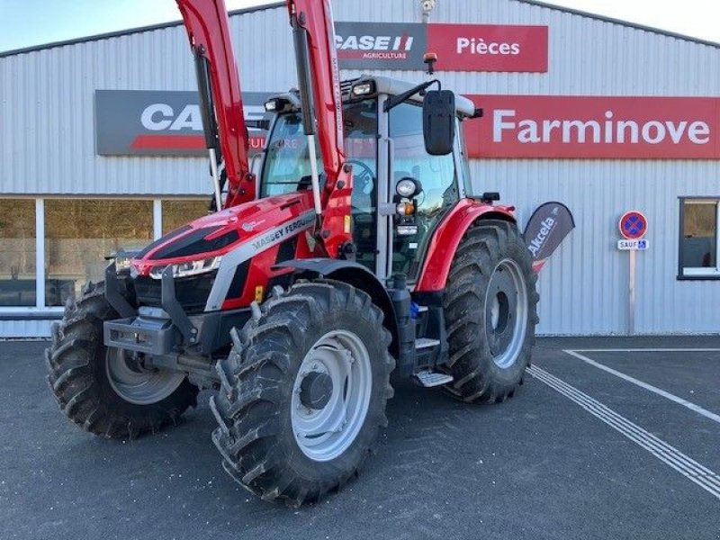 Traktor des Typs Massey Ferguson 5S135 DYNA 6 EFFICIENT, Gebrauchtmaschine in POUSSAY