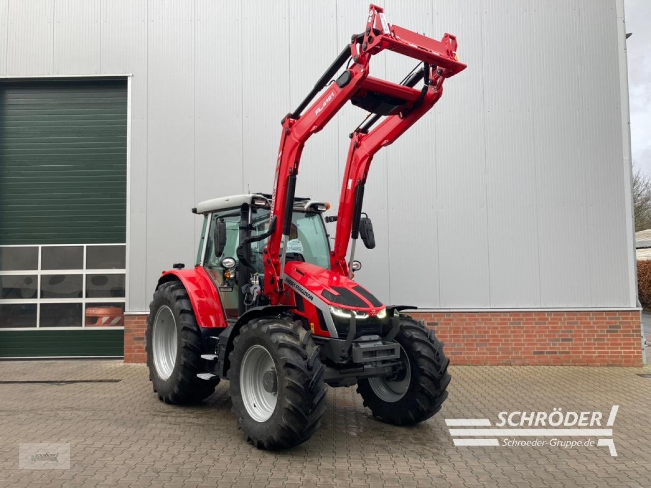 Traktor van het type Massey Ferguson 5S.135 DYNA-6 EFFICIENT, Neumaschine in Wittmund (Foto 1)