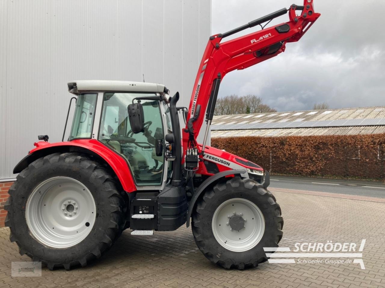 Traktor van het type Massey Ferguson 5S.135 DYNA-6 EFFICIENT, Neumaschine in Wittmund (Foto 2)