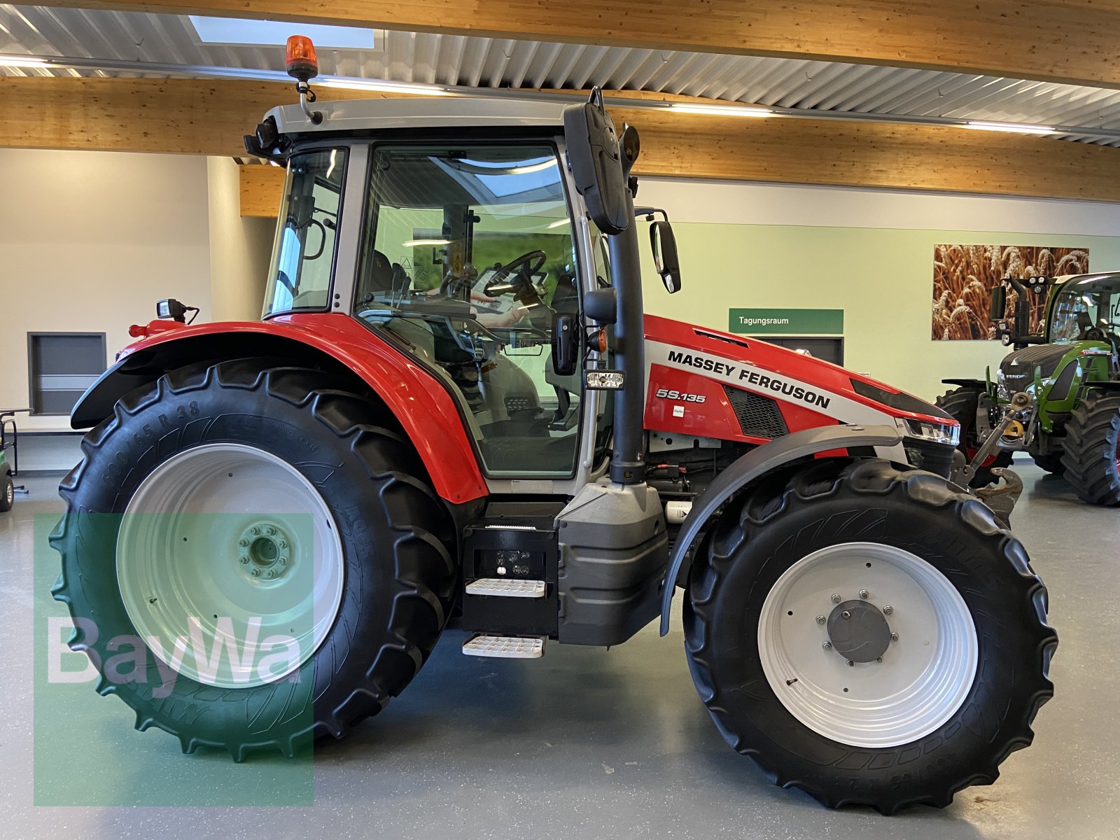 Traktor van het type Massey Ferguson 5S.135. Dyna 6, Gebrauchtmaschine in Bamberg (Foto 2)