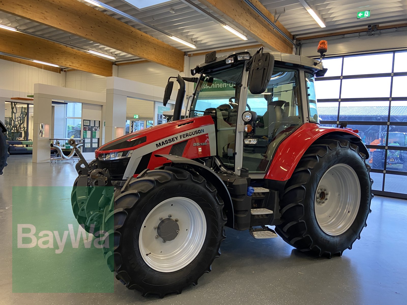 Traktor of the type Massey Ferguson 5S.135. Dyna 6, Gebrauchtmaschine in Bamberg (Picture 3)