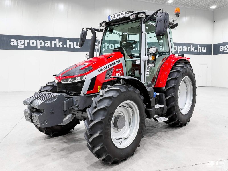 Traktor van het type Massey Ferguson 5S.135, Gebrauchtmaschine in Csengele (Foto 1)