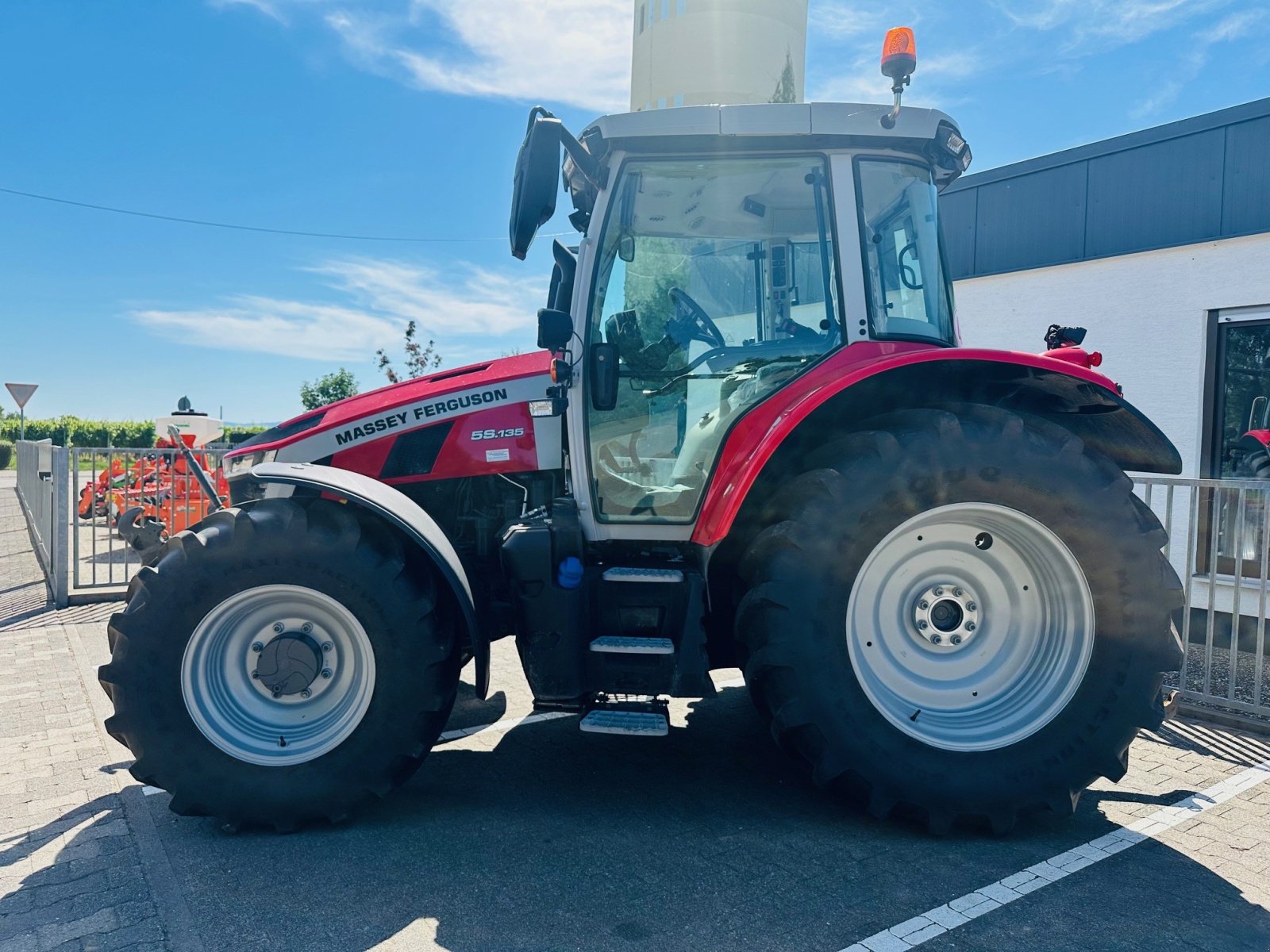 Traktor typu Massey Ferguson 5S.135, Gebrauchtmaschine w Grossniedesheim (Zdjęcie 3)