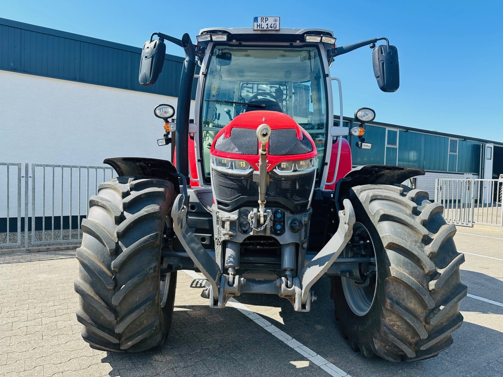 Traktor от тип Massey Ferguson 5S.135, Gebrauchtmaschine в Grossniedesheim (Снимка 4)