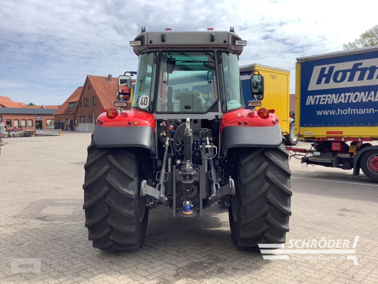 Traktor of the type Massey Ferguson 5S.145 DYNA-6 EFFICIENT, Neumaschine in Langenweddingen (Picture 4)