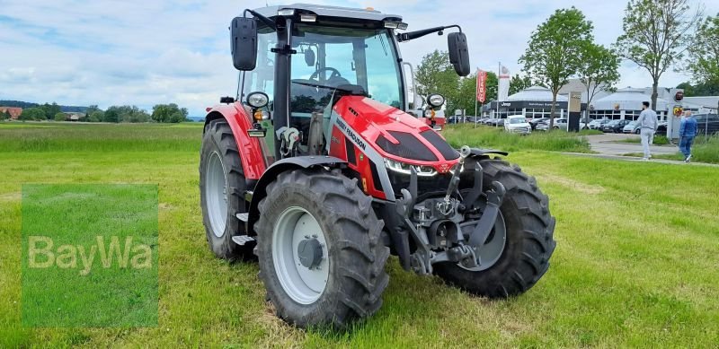 Traktor des Typs Massey Ferguson 5S.145 DYNA-6 EXCLUSIVE, Neumaschine in Ansbach (Bild 2)