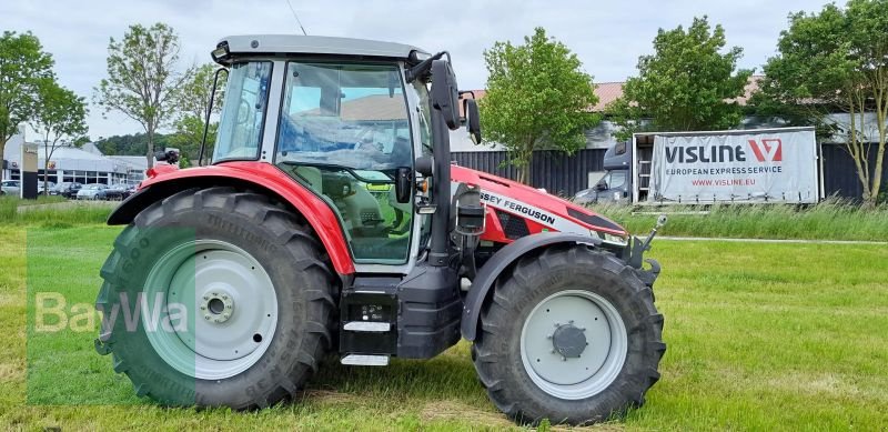 Traktor des Typs Massey Ferguson 5S.145 DYNA-6 EXCLUSIVE, Neumaschine in Ansbach (Bild 4)