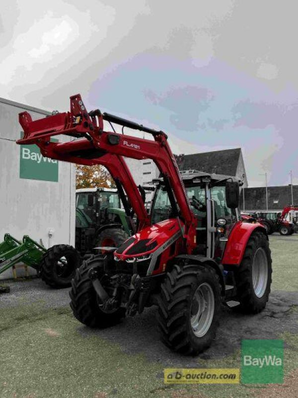 Traktor van het type Massey Ferguson 5S.145 DYNA-6 EXCLUSIVE, Gebrauchtmaschine in Obertraubling (Foto 1)