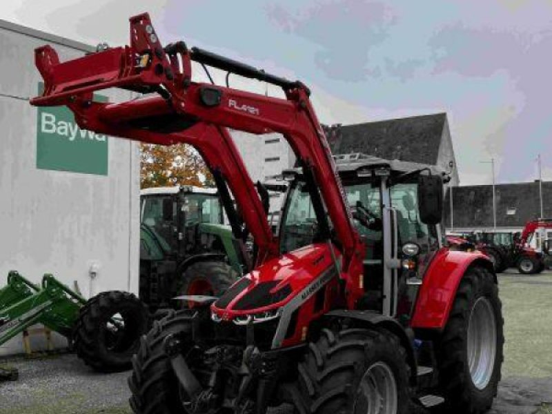 Traktor del tipo Massey Ferguson 5S.145 DYNA-6 EXCLUSIVE, Gebrauchtmaschine In Obertraubling