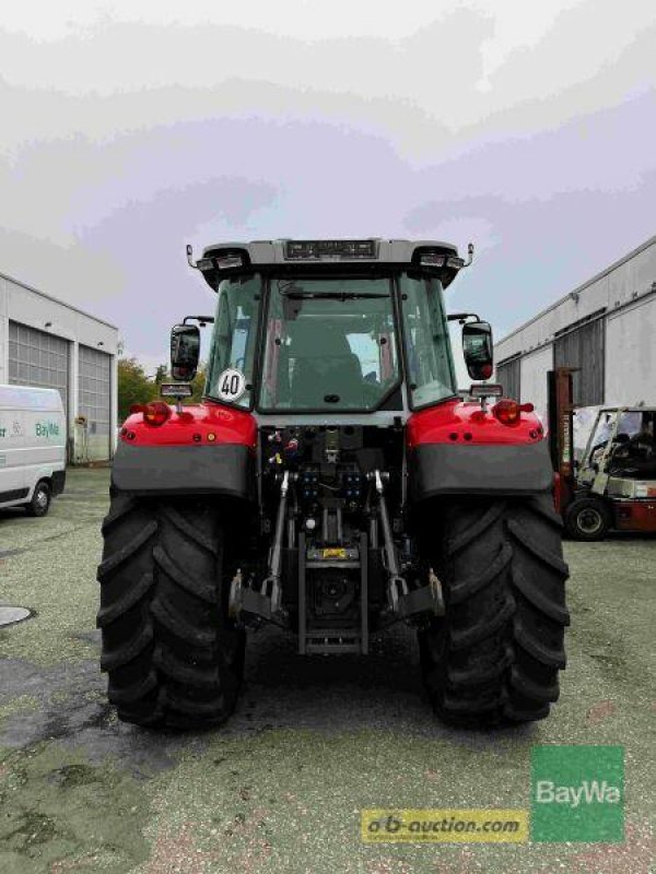 Traktor van het type Massey Ferguson 5S.145 DYNA-6 EXCLUSIVE, Gebrauchtmaschine in Obertraubling (Foto 4)