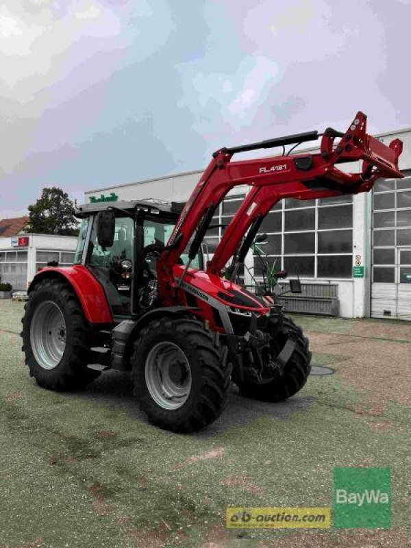 Traktor van het type Massey Ferguson 5S.145 DYNA-6 EXCLUSIVE, Gebrauchtmaschine in Obertraubling (Foto 2)