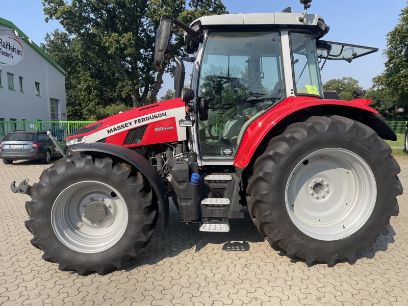 Traktor des Typs Massey Ferguson 5S.145 Dyna-6 Exclusive, Gebrauchtmaschine in Bad Hersfeld